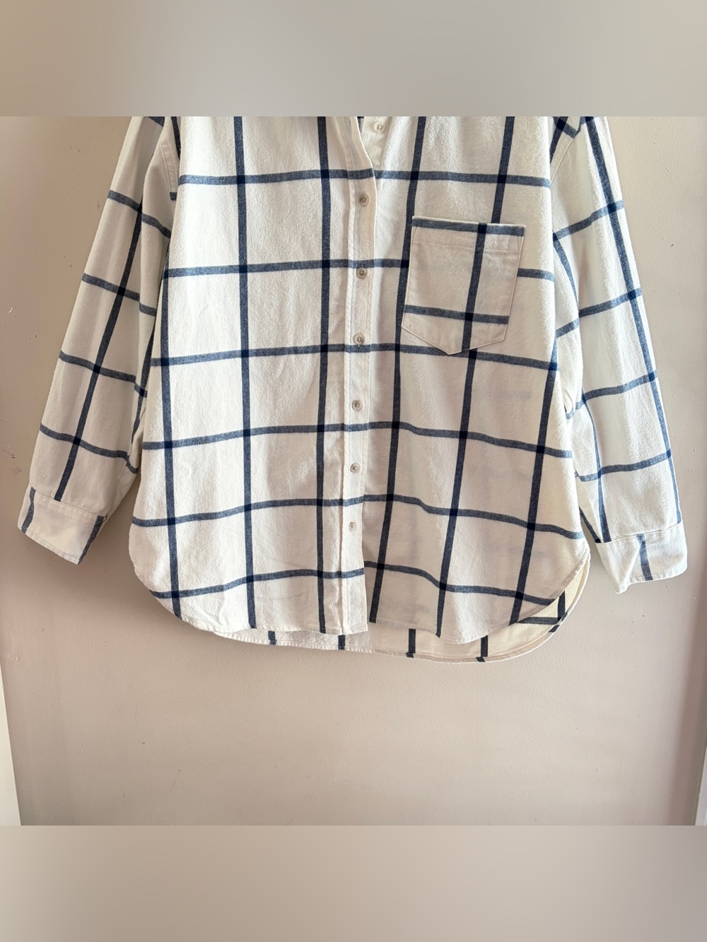 UNIVERSAL THREAD Oversized Flannel Long-Sleeve Button-Down, White Plaid, Large - Picture 6 of 11